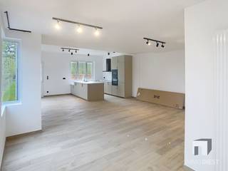 Volledig gerenoveerde woning met 4 slaapkamersRuime gezinswoning met 4 slaapkamers in Zichem en ligt zeer centraal nabij verschillende centra...