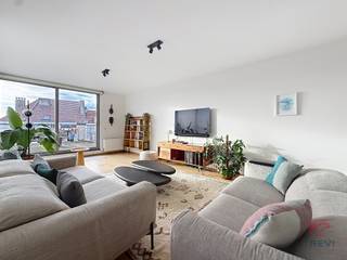 ETTERBEEK – Spacious, bright, and fully FURNISHED property, combining comfort, quality, and a prime location, with a total surface area...