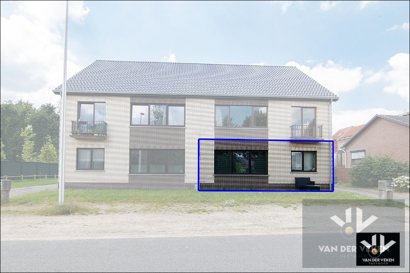 Te renoveren, ruim, centraal en toch rustig gelegen glvl 2-slpkapp met ruim terras nabij centrum Halveweg Zonhoven - foto 1