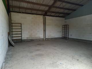 Ruime loods te huur in het centrum van Staden.<br />Kan gebruikt worden op opslagruimte.