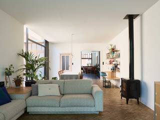 Stijlvol gerenoveerd burgerhuis met tuin, 4 slaapkamers en 2 badkamersIn de dorpskern van Baasrode, op wandelafstand van buurtwinkels, scholen,...