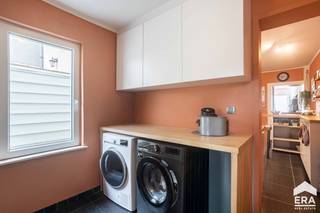 [[ DIT PAND NEEMT DEEL AAN DE ERA OPEN HUIZEN DAG OP 6/12 VAN 11:00 TOT 12:00 ]]Ben je op zoek naar een gerenoveeerde stadswoning met 3 slaapkamers...