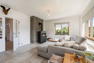 Wij bieden u deze degelijk gerenoveerde villa aan, afgewerkt met kwalitatieve materialen. De woning is praktisch ingedeeld en meteen...