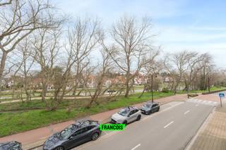 Prachtig herenhuis met garage op topligging in De Haan!Op een unieke locatie in De Haan, langs de Wenduinesteenweg 49 (8421 De Haan), bevindt zich...