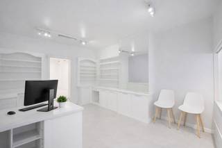 Dit ruime pand biedt verschillende interessante invullingen en vormt een uitstekende opportuniteit. Mogelijke concepten:Kantoor- of handelsruimte op...