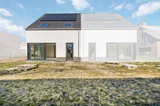 Ben je op zoek naar een frisse, eigentijdse woning waar je direct kunt intrekken? Deze moderne nieuwbouwwoning in de Keibergstraat 9 te Torhout...