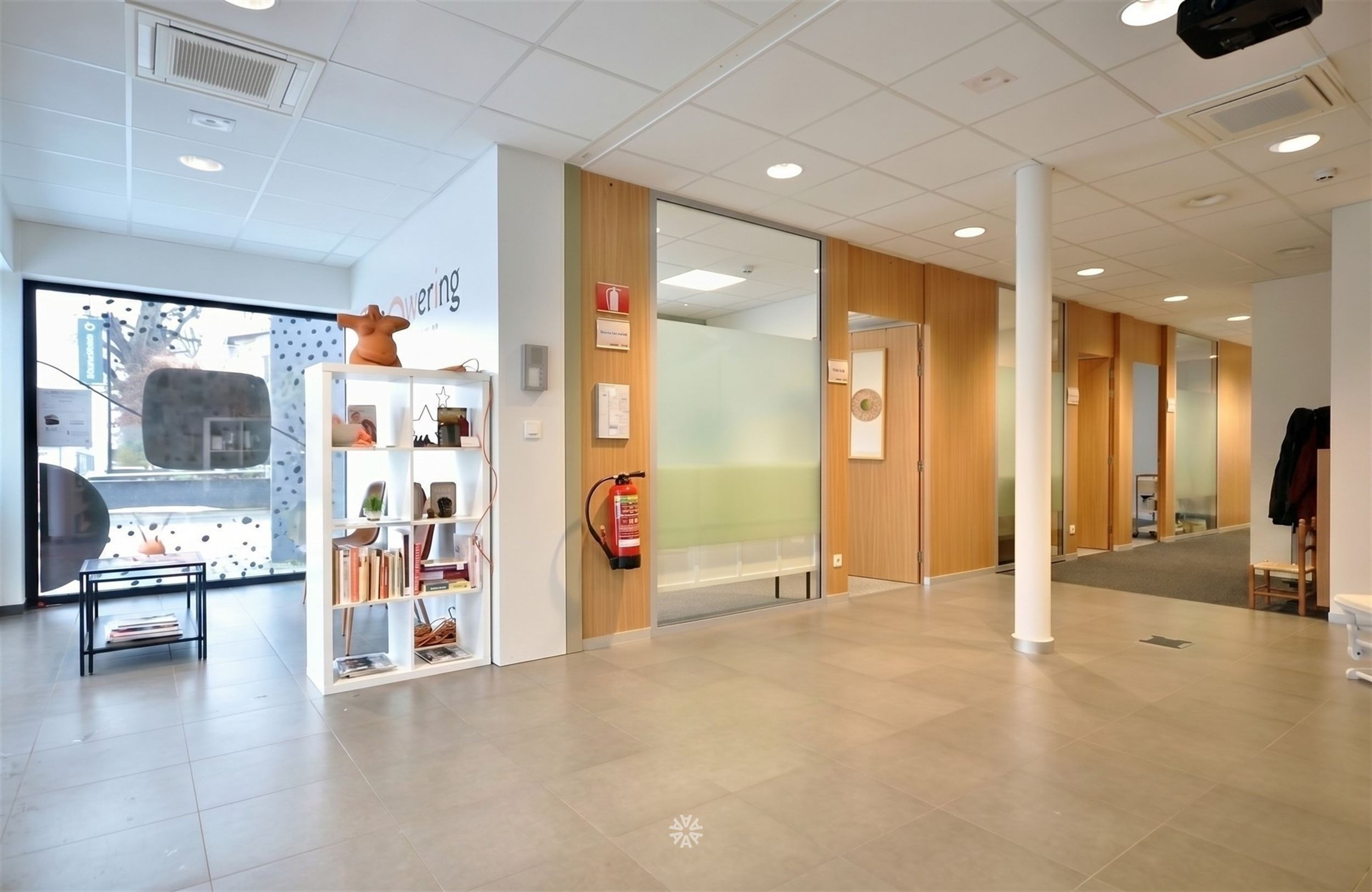 Veelzijdige handelsruimte/kantoor in centrum Berchem - foto 1