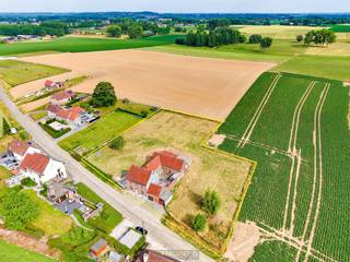 1ste bezoekdag vrijdag 1 augustus! Inschrijven kan via www.nobels.be onder referentienummer 4077622.KARAKTERVOLLE HOEVE die wacht op een nieuwe...