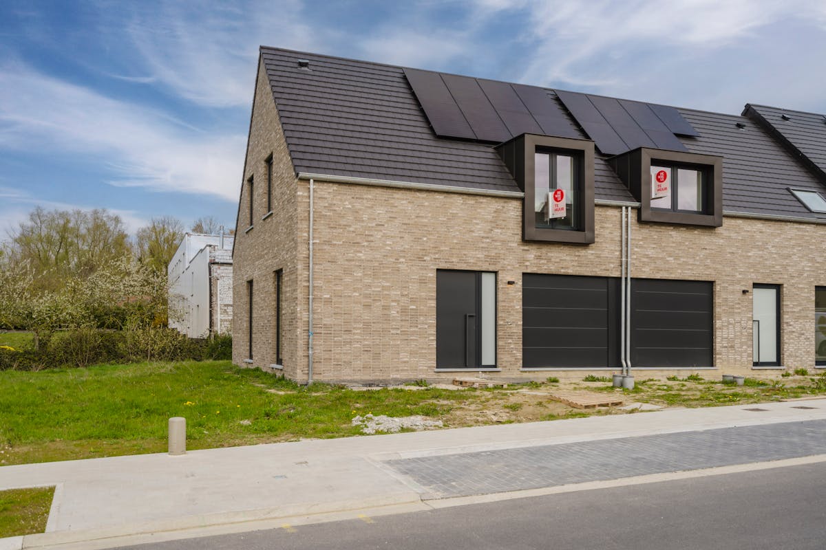 Nieuwe hoekwoning met 3 kamers, tuin & garage te huur in Kortrijk - foto 1