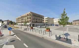 Ruim handelspand gelegen in Harelbeke Centrum op de hoek van het nieuwe Marktplein en de N43 ( Gent - Deinze - Kortrijk).Dankzij deze locatie heeft...