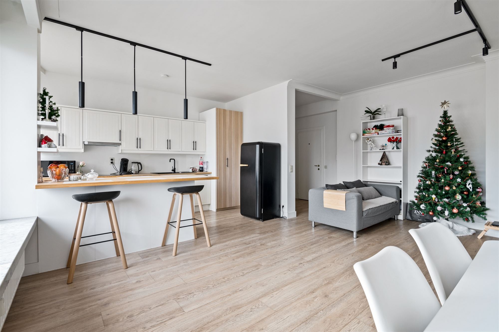 Modern vernieuwd 1-slpk appartement met frisse uitstraling - foto 2
