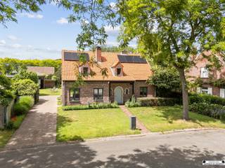 <p>Located in a quiet cul-de-sac in an absolute prime location in Rijkevorsel, you will find this characterful country home on a spacious plot of no less than 994 sqm.</p><p>The house breathes authenticity thanks to its beautiful country style, with authentic floors and exposed beams that provide a warm and cozy atmosphere.<br />The living space is equipped with a pellet stove with soapstone and has a beautiful view to garden. The kitchen is fully equipped with the following appliances: gas stove, oven (2016), microwave (2021), refrigerator (2013) and cooker hood (2024). Adjacent is the practical laundry room with the technical facilities.</p><p>In addition, the house has 5 full-size bedrooms, one of which is on the ground floor and can also be used as a practice room, office or hobby room. <br />The bedrooms have areas of about 15 sqm , 14 sqm, 11.5 sqm, 12 sqm and 27 sqm.</p><p>Outside you enjoy a landscaped terrace with awning, where it is lovely to stay during sunny days. The garage with automatic gate provides additional comfort and practical storage space.</p><p>Thanks to the presence of solar panels, new windows and screens, the house achieves a favorable EPC label B. This translates into an energy efficient home without renovation obligation.</p><p>Features:<br />- Renewed bathroom: 2024<br />- Renewed windows and doors: 2018<br />- Solar panels: 2023<br />- Rainwater well: 3000l (for outdoor tap)<br />- Carport<br />- Basement space</p><br />