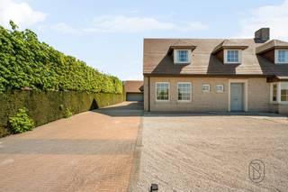 Grote degelijke perfect onderhouden klassewoning op 3000m2. Perfect onderhouden villa met ca. 400 m² bewoonbare oppervlakte, gelegen op een...