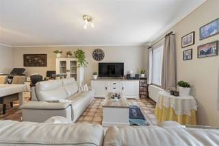 TE KOOP: Gelijkvloers appartement met 2 slaapkamers te Koersel!Dit gelijkvloers appartement met 2 slaapkamers is rustig gelegen in Koersel en bevindt...