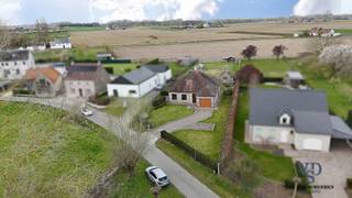 Deze goed onderhouden bungalow, gelegen aan de Schelde, geniet van een uitzonderlijke ligging.De woning beschikt over een inkomhal met gastentoilet,...