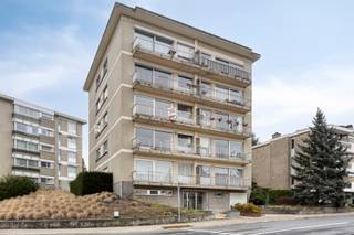 Ruim appartement met 3 slaapkamers en garageboxOp de vierde verdieping van een verzorgd gebouw vinden we dit aangenaam en lichtrijk appartement met...