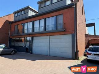 Op zoek naar een makkelijk bereikbare opslagruimte in het centrum van Wuustwezel? Deze praktische opslagruimte (280m²) biedt een uitstekende...