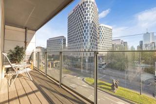 Situé Boulevard Émile Jacqmain, au cœur de Bruxelles, dans un immeuble récent de 2012, bel appartement de ±82 m² situé au 3e étage.Il se compose d’un...