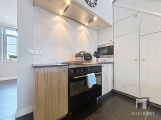 Op zoek naar een ruime gezinswoning waar je zo kan intrekken? Deze perfect instapklare woning werd in 2013 volledig gerenoveerd.Overal werd gekozen...