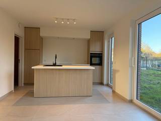 Deze nieuwbouwwoning is gelegen nabij Brugge in een rustige doodlopende straat en op wandelafstand van het prachtige bos Ryckevelde. De woning is...