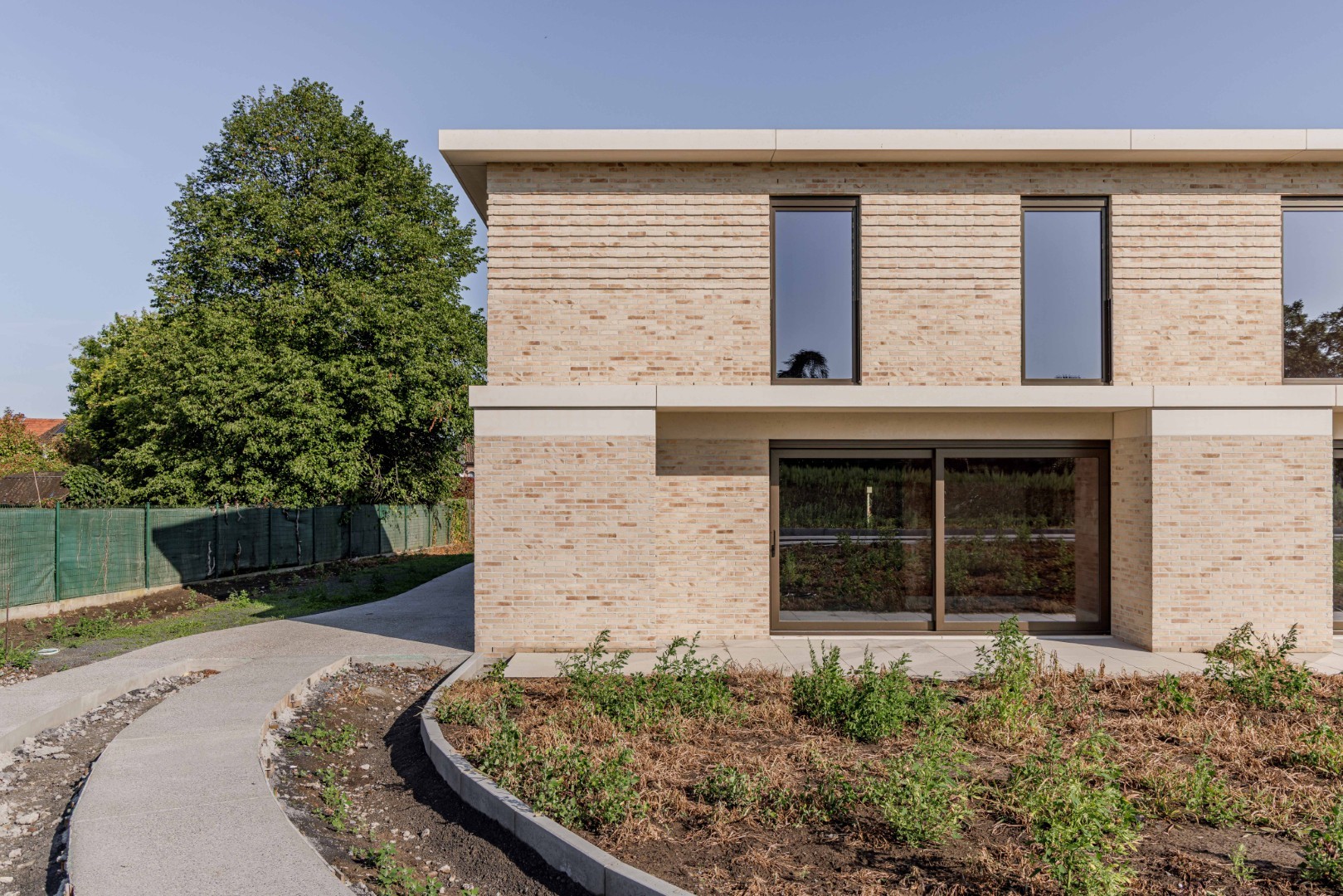 Energiezuinige halfopen bebouwing met zuid gerichte tuin - foto 2