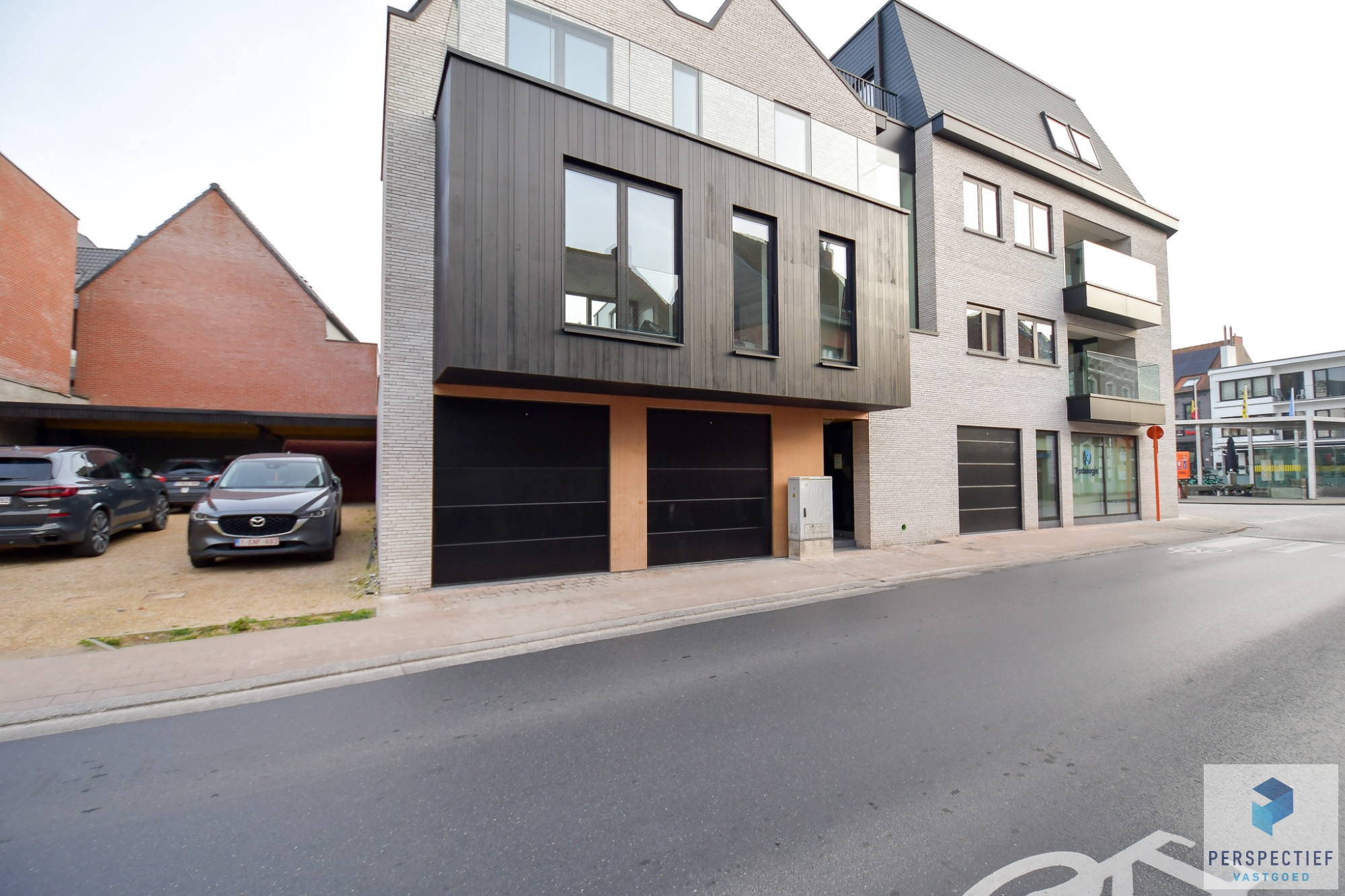 RUIME garagebox met automatische poort - foto 1