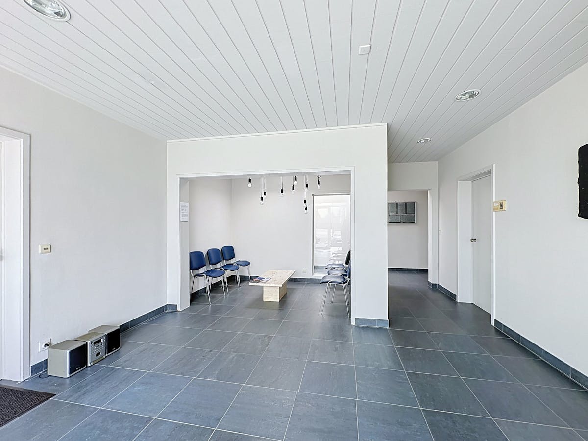 Offices for rent in Heule - photo 5