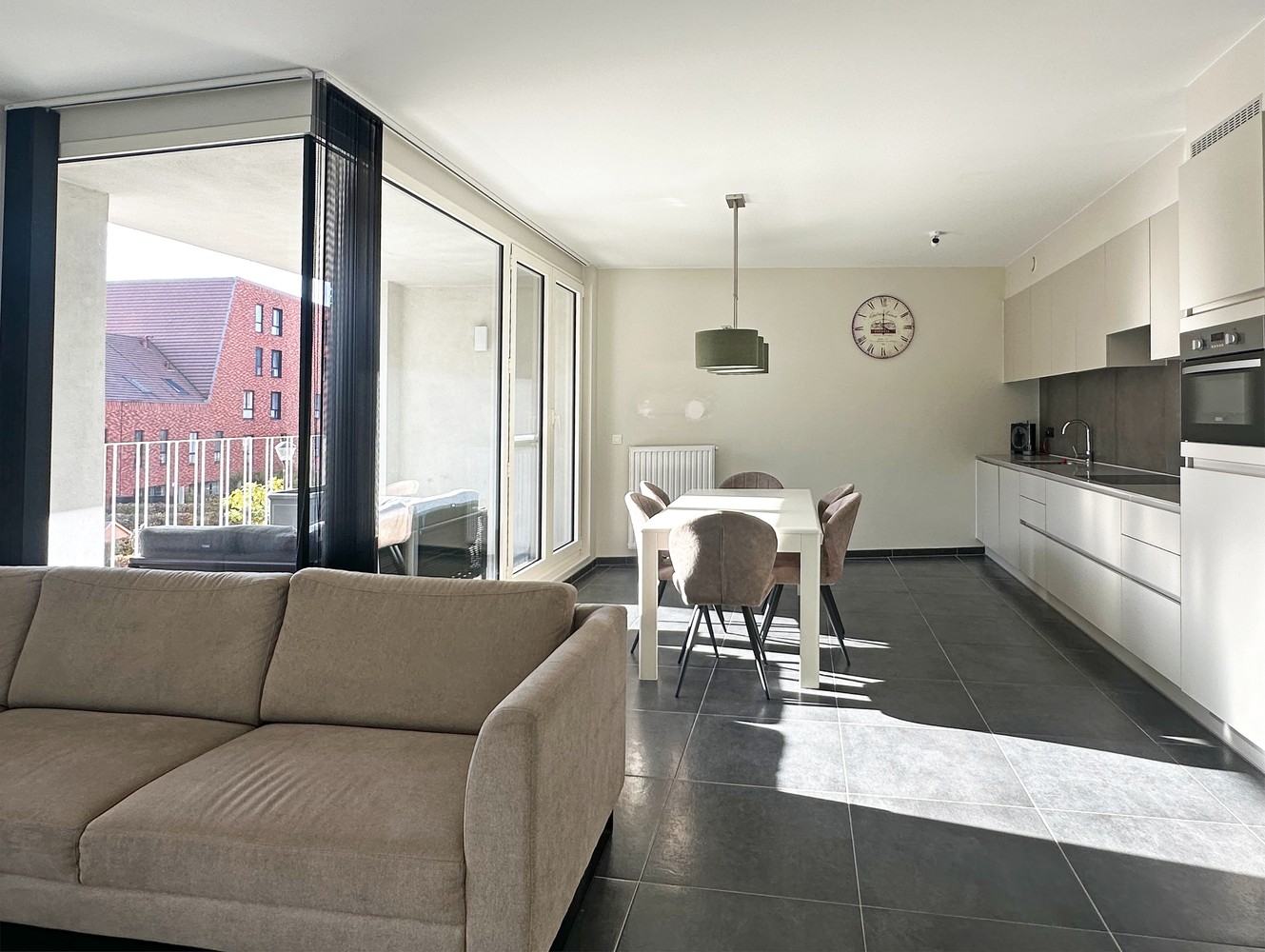 Modern appartement met 2 slaapkamers, aangenaam terras &amp; autostaanplaats in Lier! - foto 2
