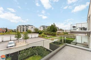 Vlakbij het centrum van Putte bevindt zich deze ruime garagebox achteraan residentie De Neuter.De garagebox is voorzien van een sectionaal poort,...