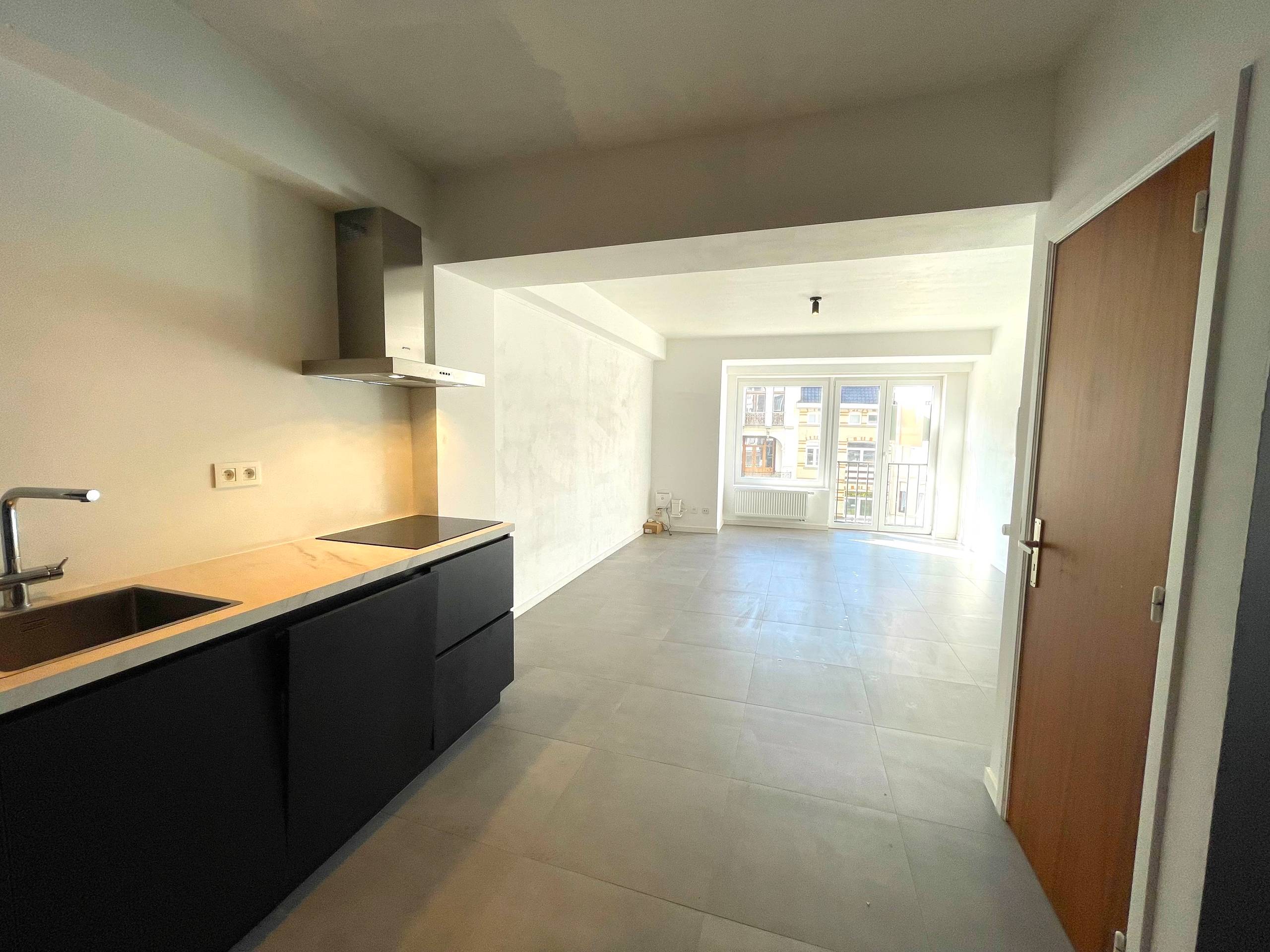 Appartement non meublé avec deux chambres. À l'arrière de la Promenade des Planches. - photo 2
