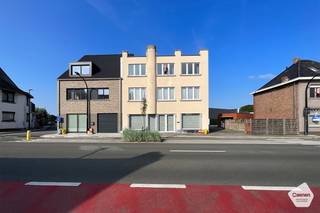 Ontdek dit zonnige en lichtrijke appartement in het hart van Waardamme, op wandelafstand van alle voorzieningen zoals winkels, bushalte en de...