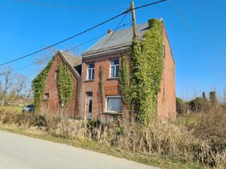 Deze woning, gelegen in het rustige Stelen (Geel), biedt een unieke kans voor wie op zoek is naar een landelijke omgeving met een...