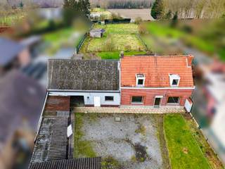 Vlieg mee over dit pand: https://www.youtube.com/embed/_YLcxO4nB6oGelegen in een GROENE EN RUSTIGE OMGEVING biedt deze te slopen HOEVE in Munte een...