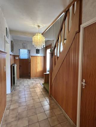 Deze halfopen bebouwing aan de Neerijse Steenweg in Leefdaal combineert een toplocatie met uitstekende bereikbaarheid, tussen Leuven en Brussel en...