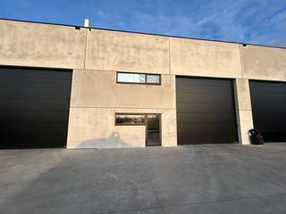 *** NIEUWE VOORWAARDEN ***Unieke opportuniteit: verkoop van een patrimoniumvennootschap (onder aandelen) met 8 verhuurde KMO-units, gelegen op...