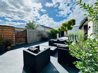 TAKEOVER OF A SUCCESSFUL AND WELL-ESTABLISHED WELLNESS BUSINESSLE JARDIN DE SOPHIE GERAARDSBERGENA rare opportunity to acquire a fully equipped and...