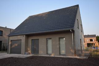 TE KOOP in WAARSCHOOT aan de Renning 14 Mooi gelegen perceel bouwgrond voor het bouwen van open bebouwing. Lot 1 : Opp. : +/- 414 m² Prijs grond :...