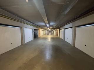 Ce garage fermé se situe dans la résidence « iNFINITY ».Facilement accessible, il présente les dimensions exceptionnelles suivantes :Hauteur du...