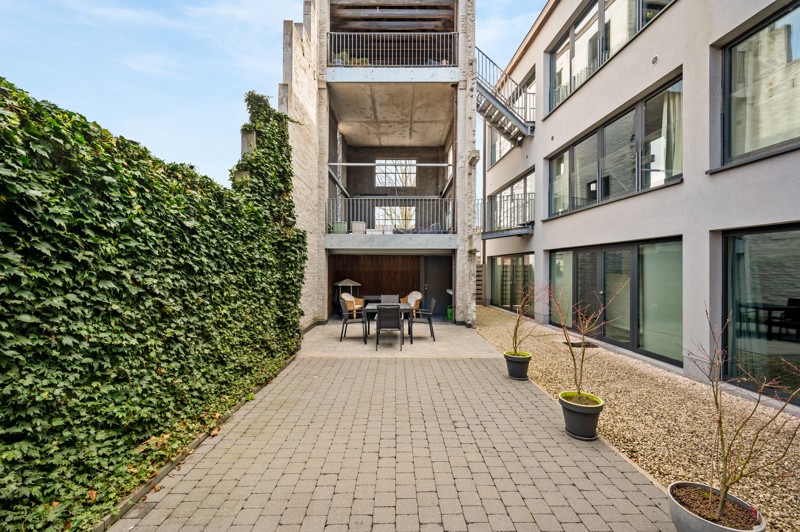 Ruim gelijkvloers appartement (Loft) met 2 slaapkamers en stadstuin in het centrum (aankoop garage én standplaats mogelijk) - foto 1