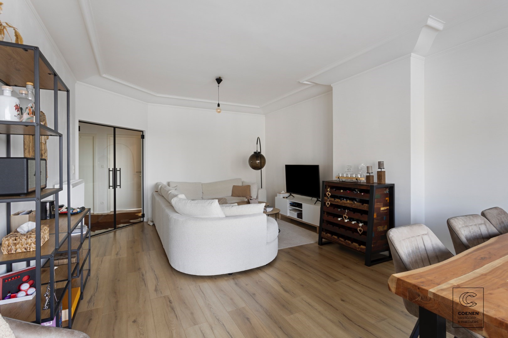Prachtig gerenoveerd appartement met 2 slaapkamers, terras en bew. opp. van 80m2! - foto 2