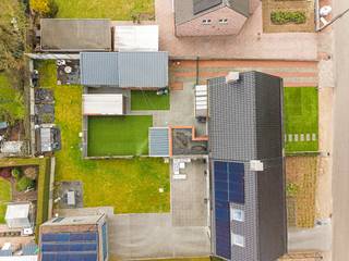 Rustig gelegen en toch vlot bereikbaar, vinden we deze deels gerenoveerde gezinswoning terug. Deze eigendom beschikt over een nieuw dak,...