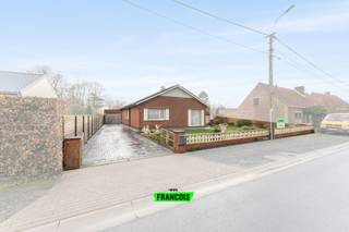 Welkom in Aartrijke, waar rust, ruimte en groen samenkomen. Deze charmante vrijstaande bungalow nodigt u uit om meteen helemaal tot rust te...