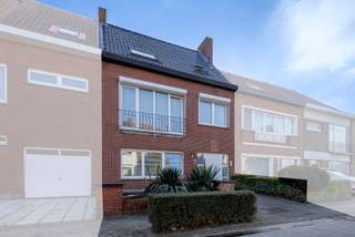 Deze woning is gelegen op een toplocatie in het populaire Destelbergen. De nabijheid van openbaar vervoer, de treinstations Gent-Dampoort...