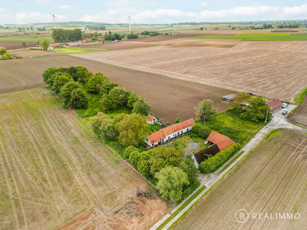 Fermette bénéficiant d’un emplacement exceptionnel sur 5.850 m² de terrain - photo 5