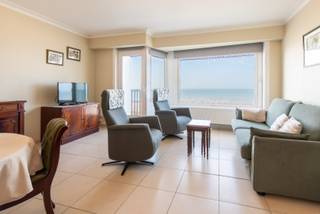 Bel appartement situé au premier étage dans la Résidence Aquitaine. Salon spacieux avec beaucoup de lumière naturelle et cuisine semi-ouverte...