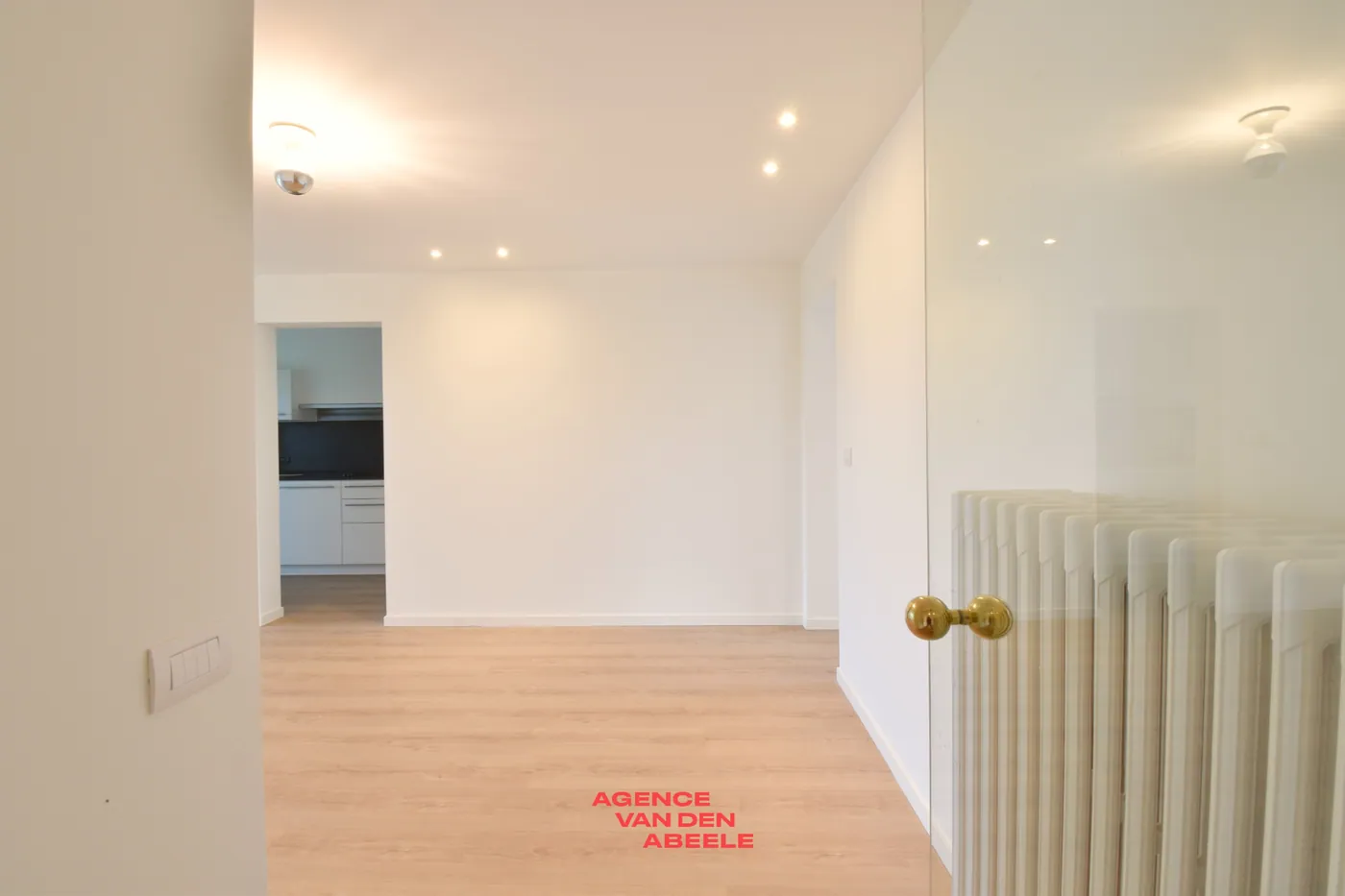 Spacious apartment with 3 bedrooms, garage, and bathroom, centrally located in the charming city of Bruges. - photo 2