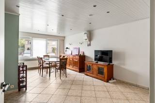 Dit gelijkvloers appartement is gelegen in een rustig blokje, in een aangename residentiële wijk in Kapellen. Winkels, scholen en het openbaar...