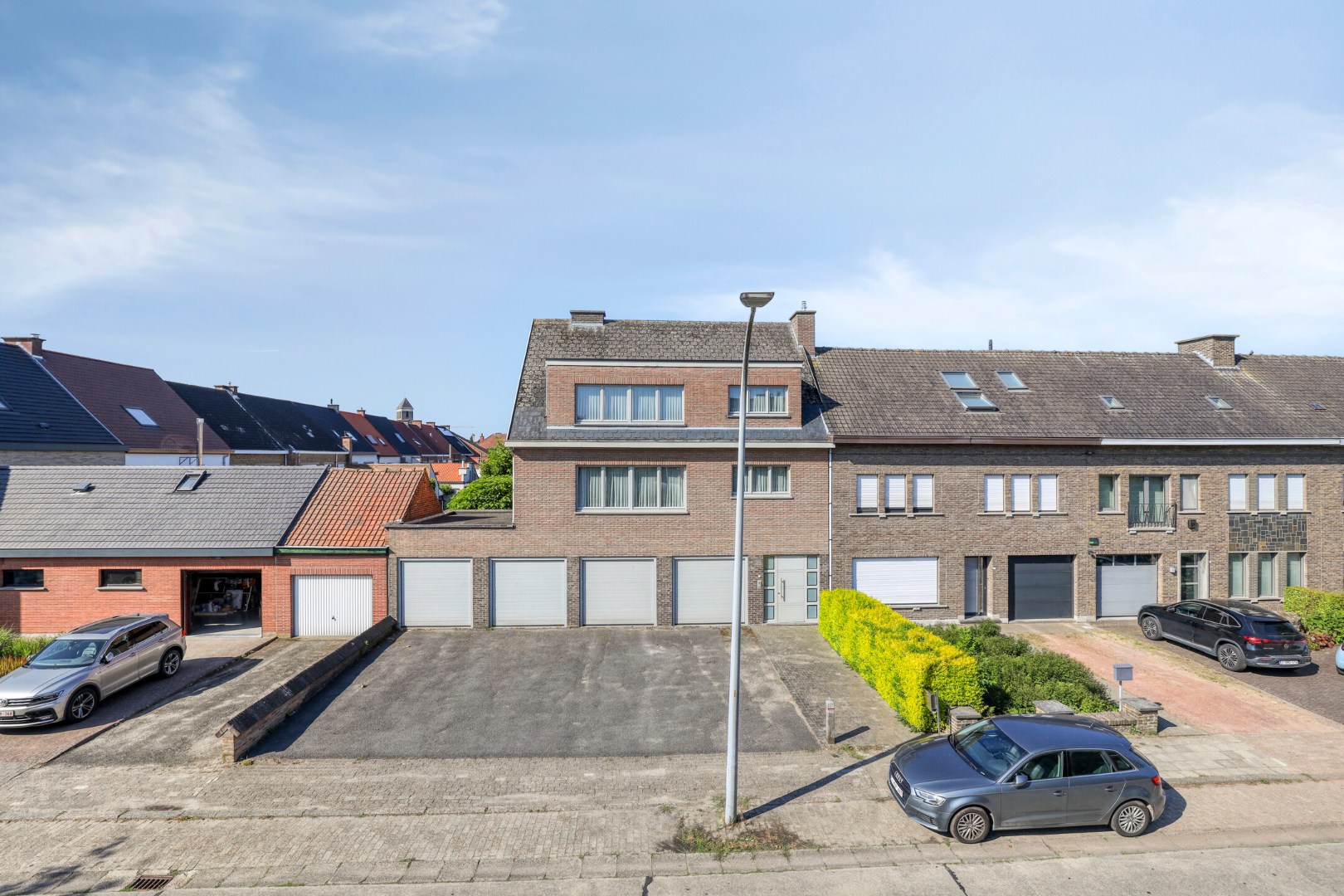 Grote gezinswoning met talrijke mogelijkheden en 4 garageboxen - foto 1