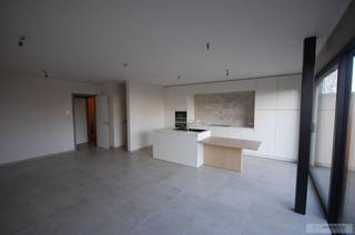 BEZOEKMOMENT DINSDAG 2 DECEMBER VAN 17U30 TEM 18U ZONDER AFSPRAAK  In de verkaveling "De Prinse" vindt u deze nieuwbouwwoning in rijbebouwing met...