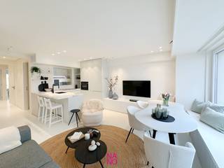 Gerenoveerd 3 slaapkamer appartement met zijdelings zeezicht, in een zijstraat van de Zeedijk en nabij alle winkels en voorzieningen. <br /><br />Indeling: inkomhal met gastentoilet, lichtrijke woonkamer, eetkamer met zijdelings zeezicht, modern en strak ingerichte keuken met marmeren werkblad, twee ruime slaapkamers die elk voorzien zijn van ingemaakte kasten, douchekamer met dubbele wastafel en toilet, derde slaapkamer voorzien van stapelbedden. Private kelder inbegrepen in de residentie.<br /><br />Alle informatie en bezoek via ons kantoor: info@immonano.be of 050/60 60 78.<br /><br />